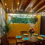 Tuscan Loft - 7 Guests With Patio