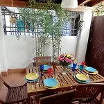 Tuscan Loft - 7 Guests With Patio