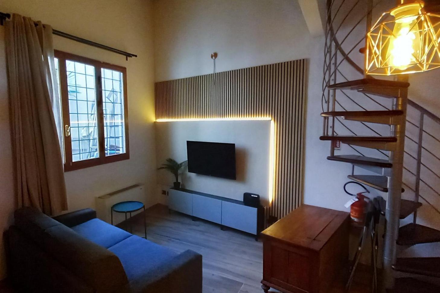 Apartment Tuscan Loft - 7 Guests With Patio Florence